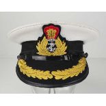 4.1.) Uniformen / Kopfbedeckungen Indonesien: Admirals Schirmmütze.Weißes Tuch, schwarzer Bund,
