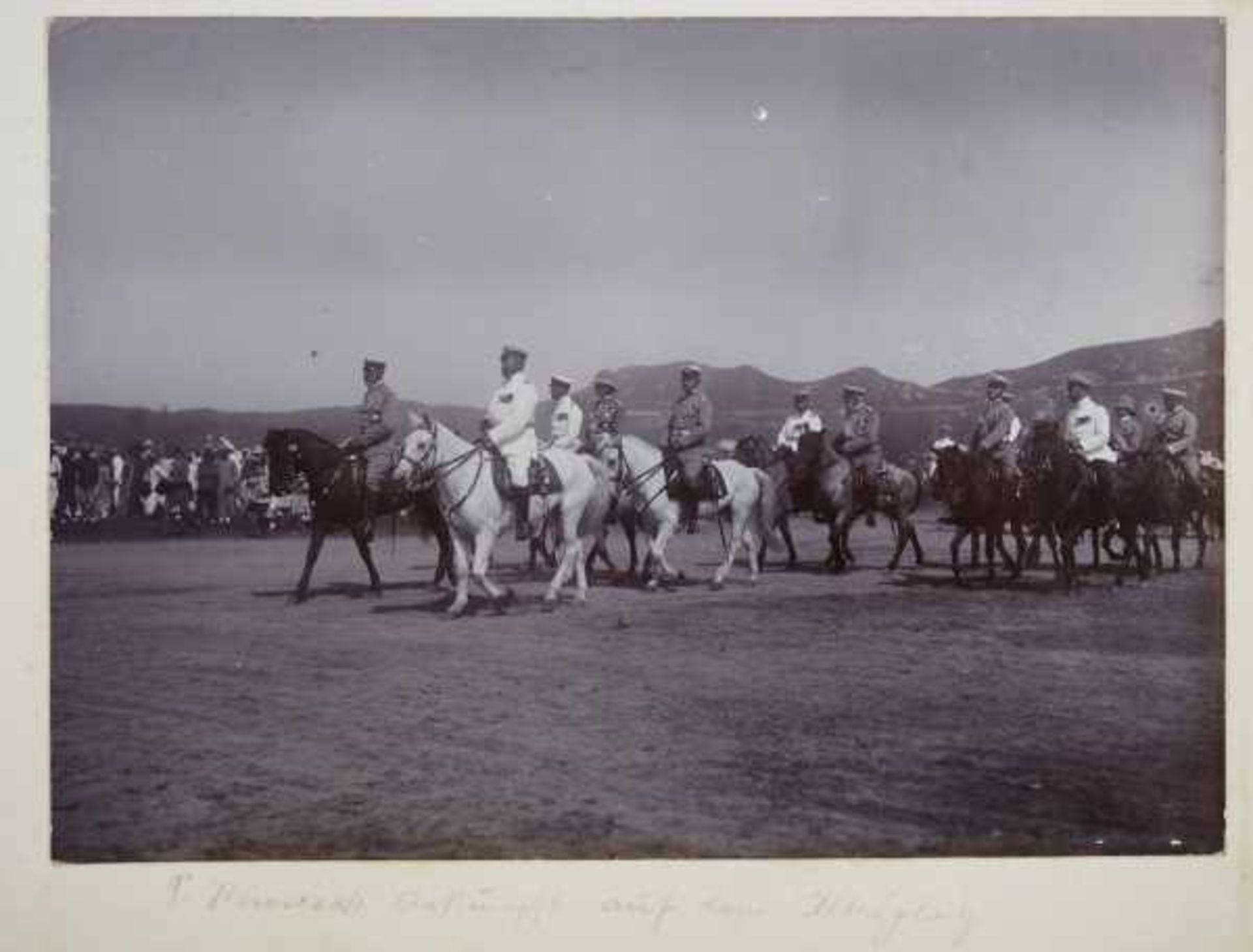 3.2.) Fotos / Postkarten China: Fotoalbum 1911/12.Japanischer Lackeinband, Bindung beschädigt, 155 - Bild 3 aus 10