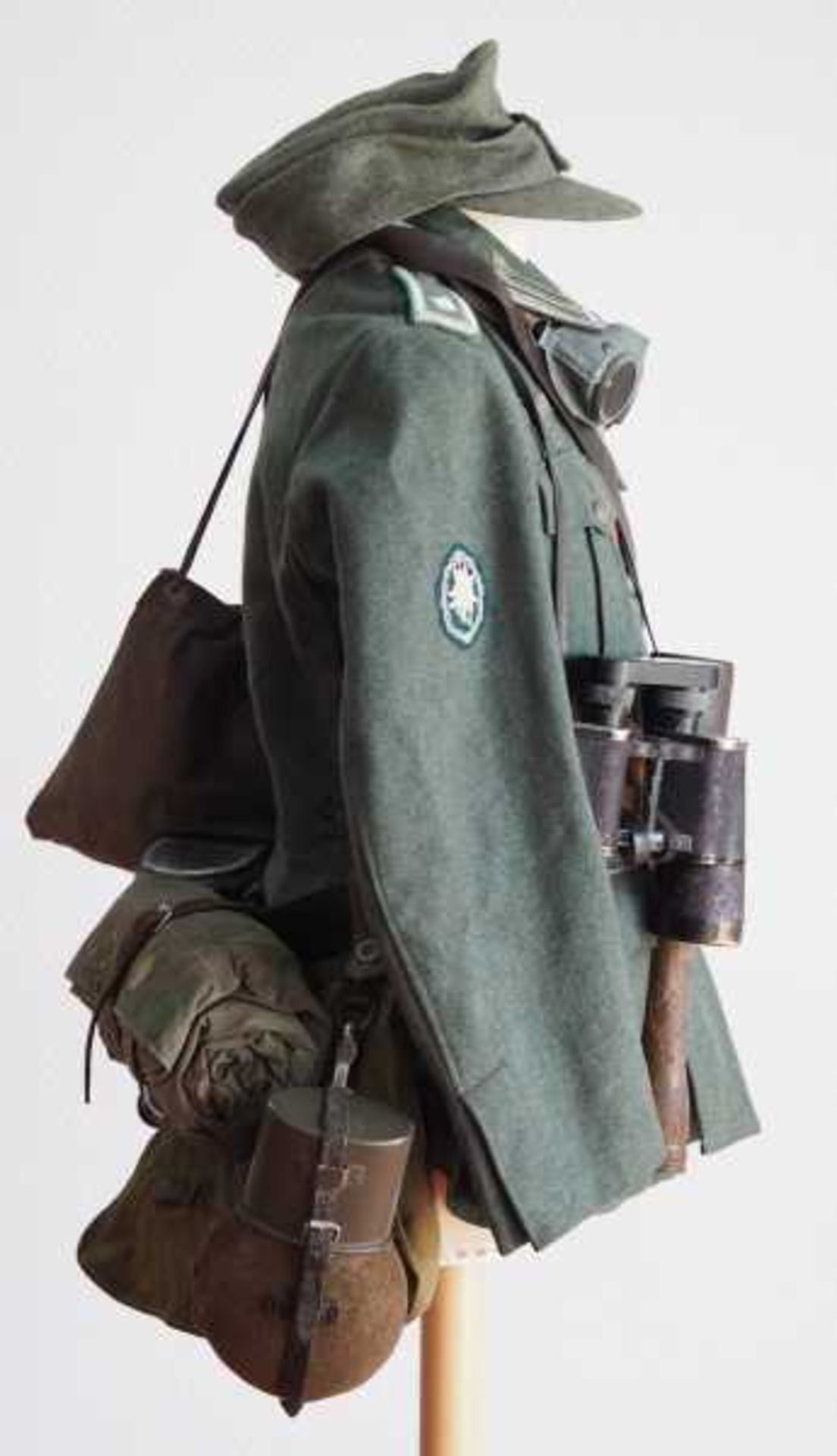 4.1.) Uniformen / Kopfbedeckungen Wehrmacht Uniformensemble eines Feldwebels der Gebirgstruppe. - Bild 3 aus 6