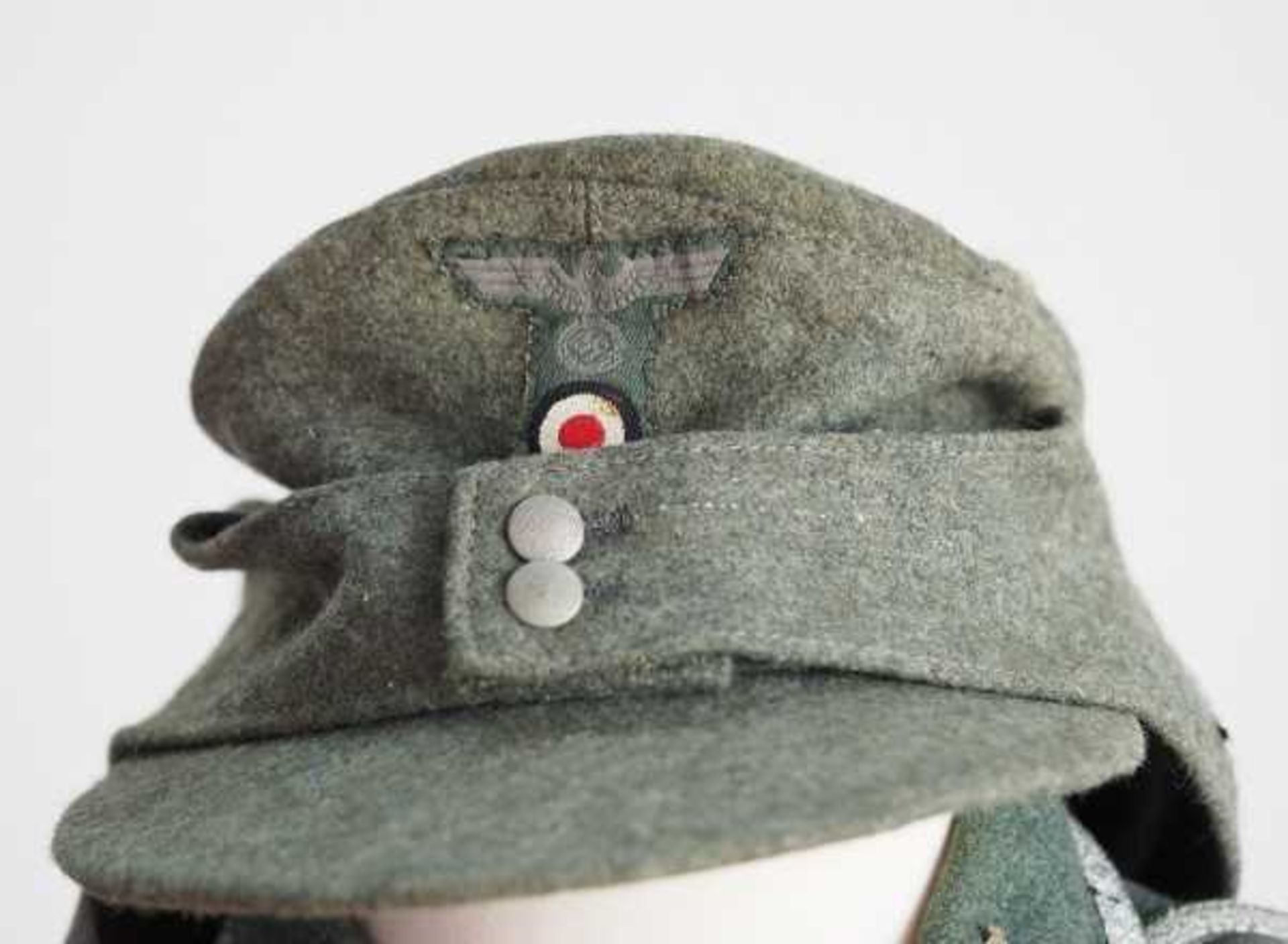 4.1.) Uniformen / Kopfbedeckungen Wehrmacht Uniformensemble eines Feldwebels der Gebirgstruppe. - Bild 2 aus 6