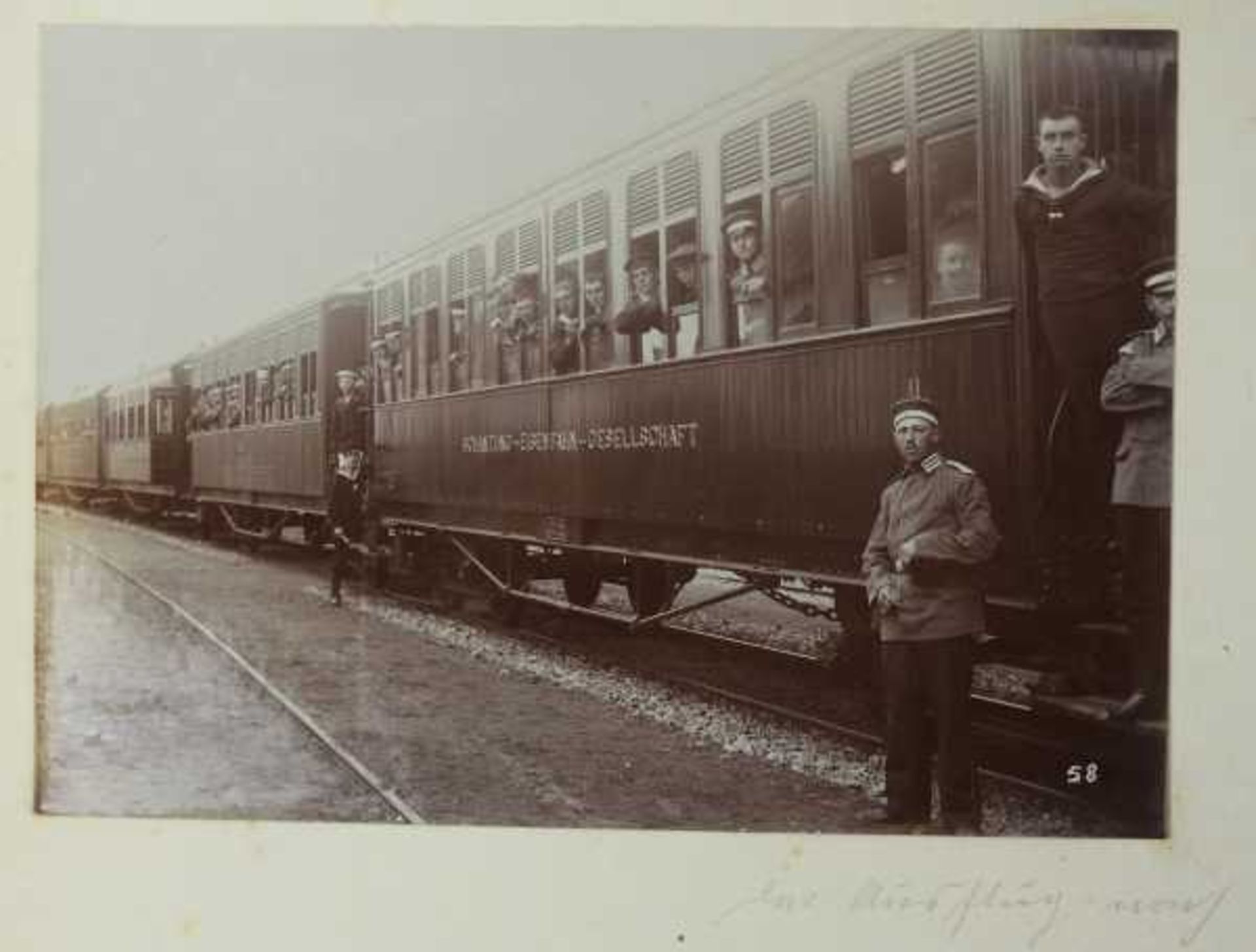 3.2.) Fotos / Postkarten China: Fotoalbum 1911/12.Japanischer Lackeinband, Bindung beschädigt, 155 - Bild 5 aus 10