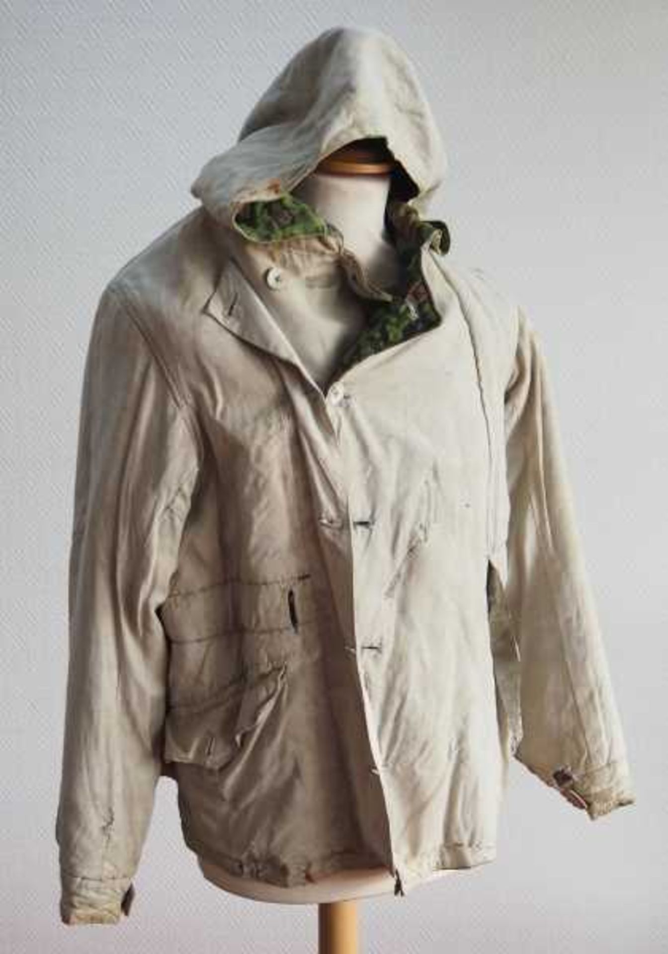 4.1.) Uniformen / Kopfbedeckungen Waffen-SS: Winter-Wende-Tarn-Jacke.Weiß / Erbstarn, mit großer - Bild 5 aus 7
