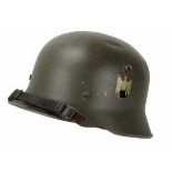 4.1.) Uniformen / Kopfbedeckungen Wehrmacht: Paradehelm M18 mit beiden Emblemen.Aluminium, frühe