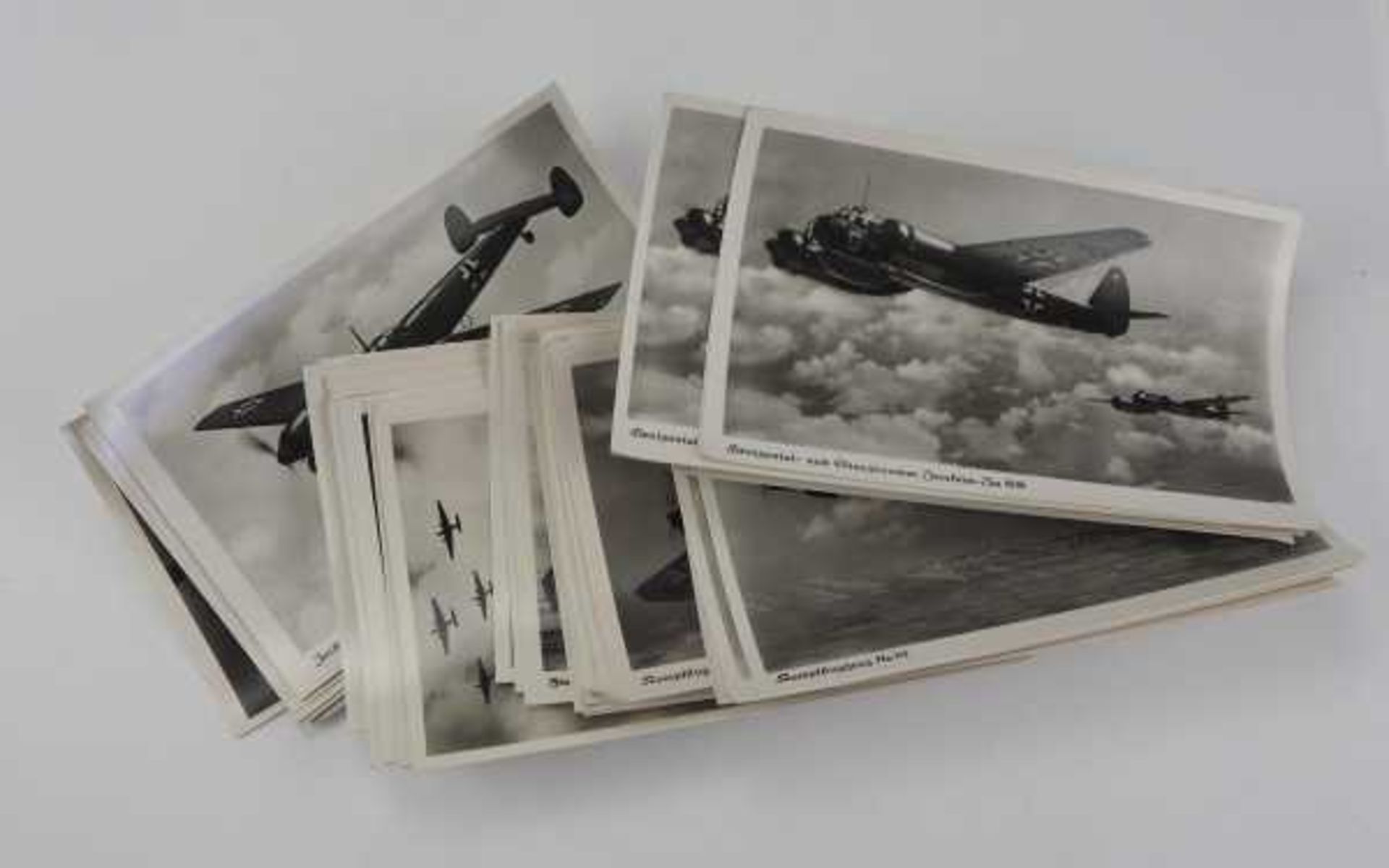 3.2.) Fotos / Postkarten Lot von 100 Postkarten Luftwaffe.Aus altem Bestand.Zustand: II 3.2.) Photos
