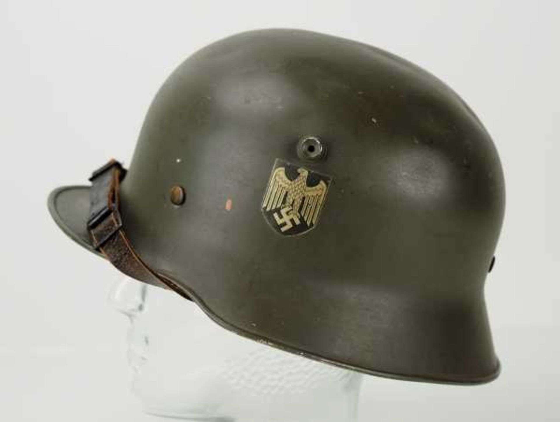4.1.) Uniformen / Kopfbedeckungen Wehrmacht: Paradehelm M18 mit beiden Emblemen.Aluminium, frühe - Bild 2 aus 7