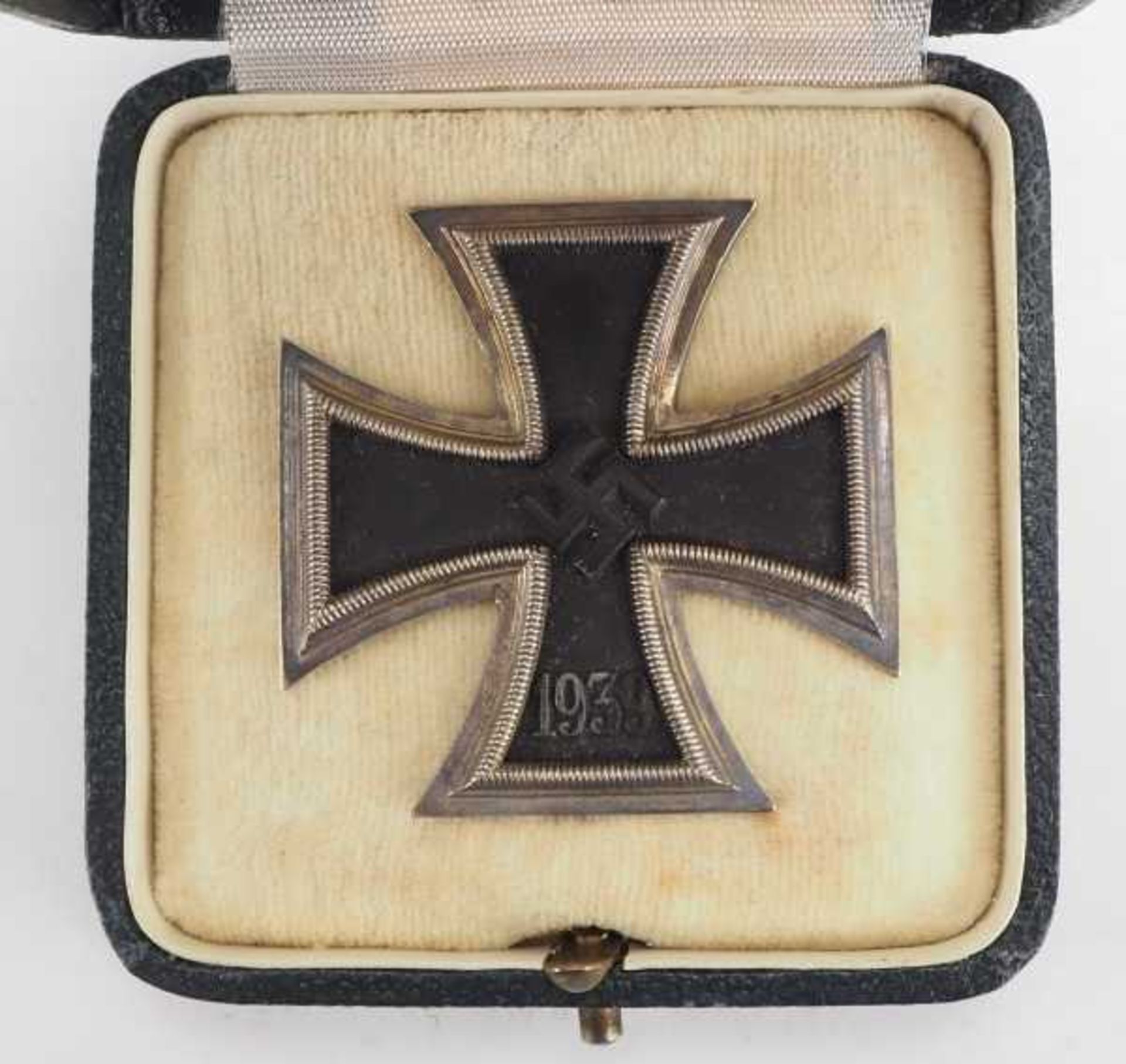 1.2.) Deutsches Reich (1933-45) Eisernes Kreuz, 1939, 1. Klasse, im Etui.Geschwärzter Eisenkern, - Bild 3 aus 4