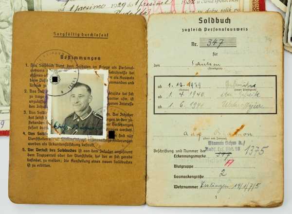 3.1.) Urkunden / Dokumente Soldbuch eines Unteroffiziers des Heimatpferdelazarett V.Soldbuch, sauber - Image 2 of 2