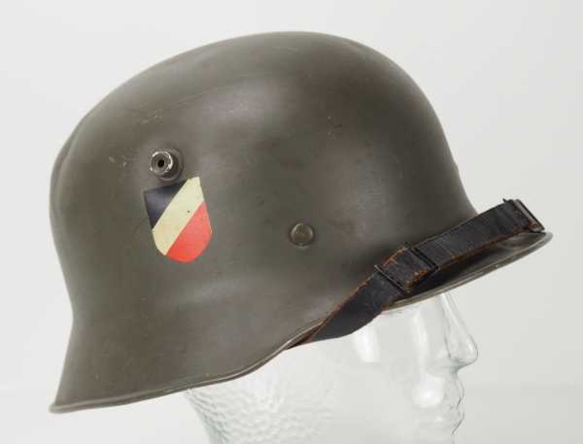 4.1.) Uniformen / Kopfbedeckungen Wehrmacht: Paradehelm M18 mit beiden Emblemen.Aluminium, frühe - Bild 4 aus 7