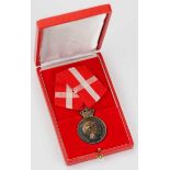 2.1.) Europa Dänemark: Verdienstmedaille, Margrethe II. (seit 1972), in Silber mit Krone, im Etui.
