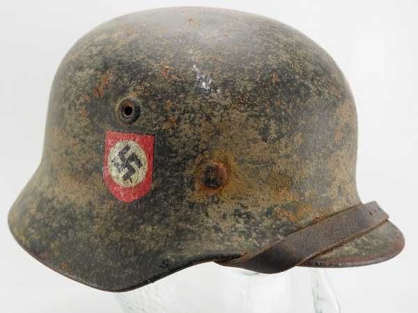 5.1.) Sammleranfertigungen Wehrmacht: Stahlhelm M40 - Danzig.Originaler Helm, später mit Innenfutter - Image 2 of 4