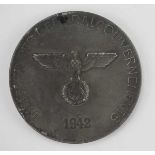 1.2.) Deutsches Reich (1933-45) Medaille "Meister des Generalgouvernement 1942".Zink.Zustand: II 1.