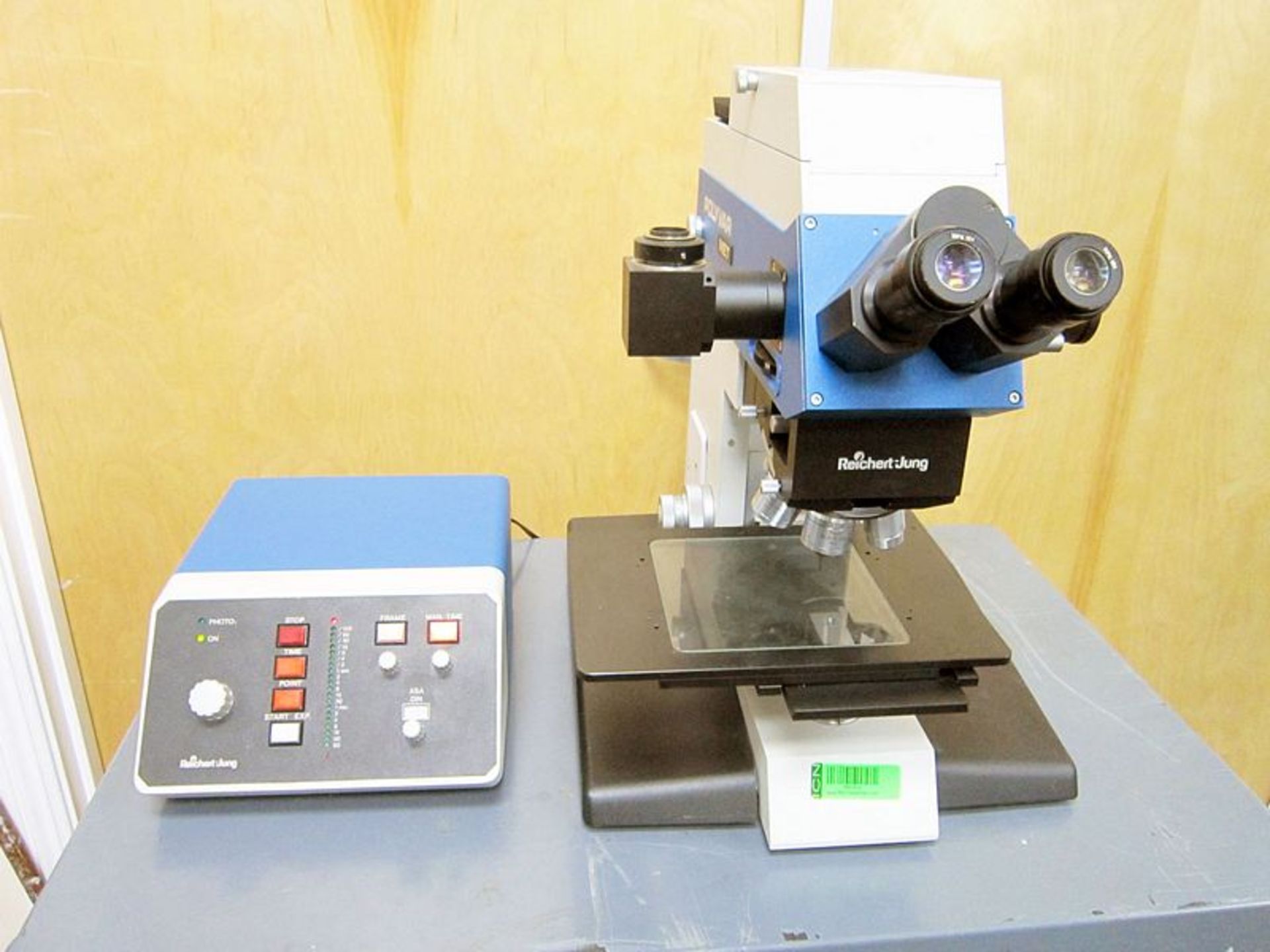 Reichert-Jung Polyvar MET Microscope with Controller and Six objectives: Plan Fluor 2,5X, Plan 5X,