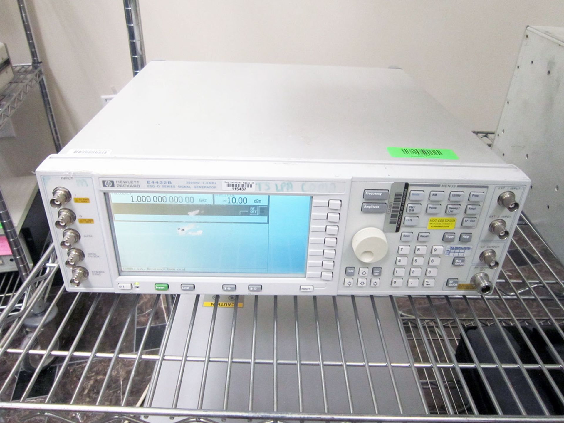 HP E4432B 4.0 GHz ESG-D Signal Generator Opt: 1E5 H61 H99 UN5 UND 150 151
