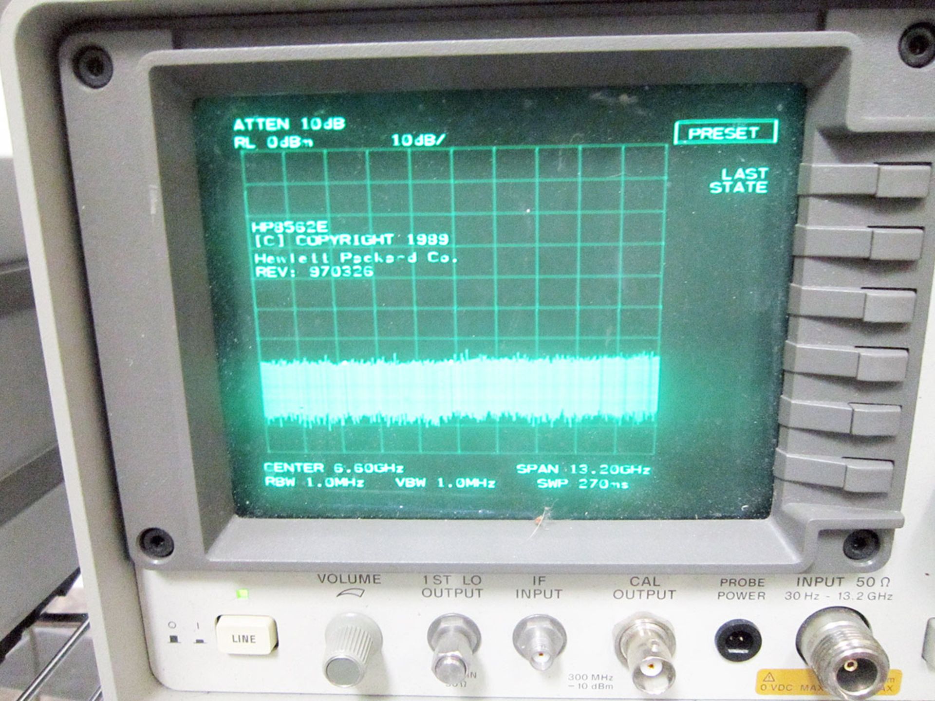 HP 8562E 30 Hz - 13.2 GHz Spectrum Analyzer Opt: STD - Image 3 of 4