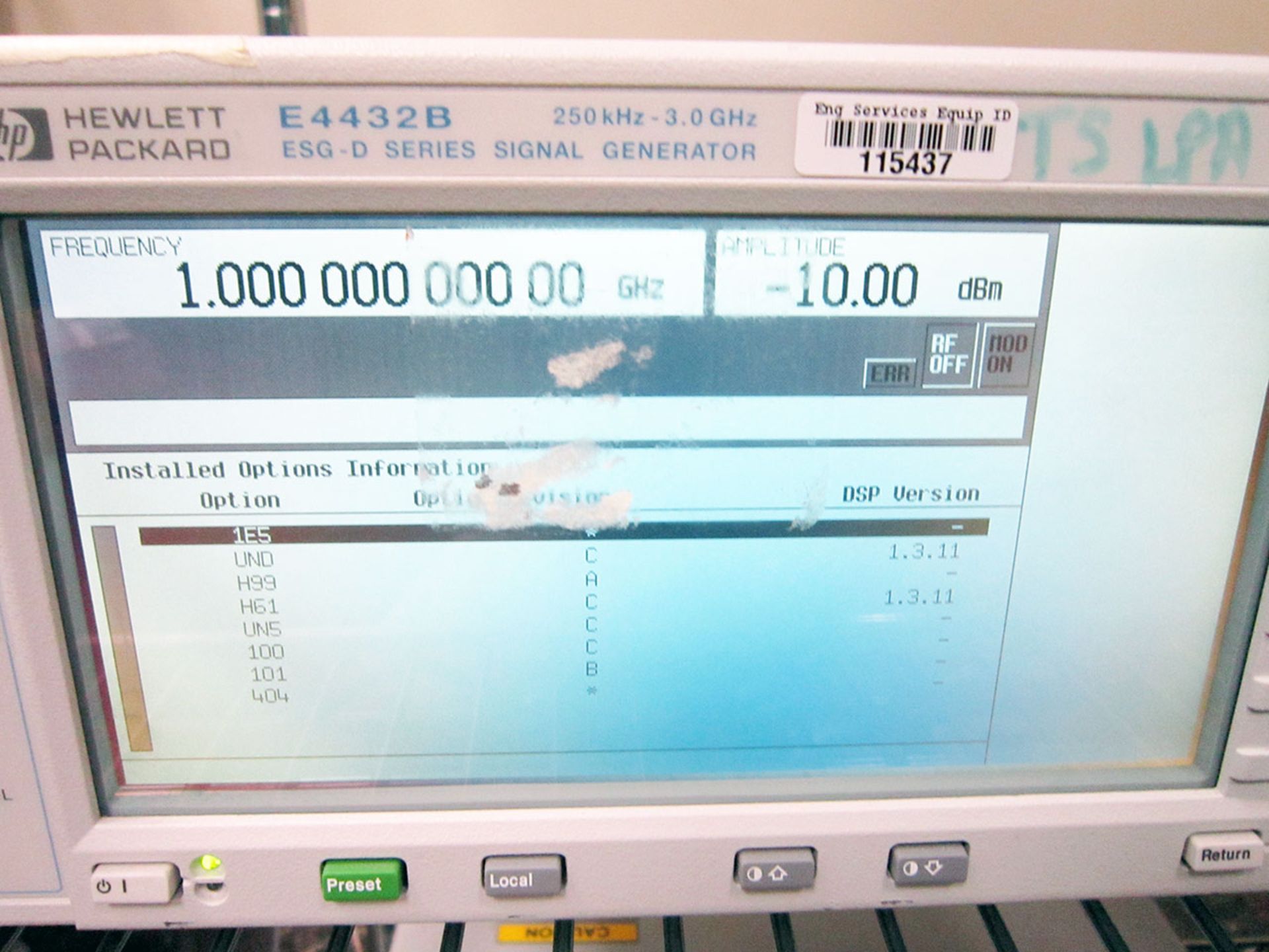 HP E4432B 4.0 GHz ESG-D Signal Generator Opt: 1E5 H61 H99 UN5 UND 150 151 - Image 3 of 5