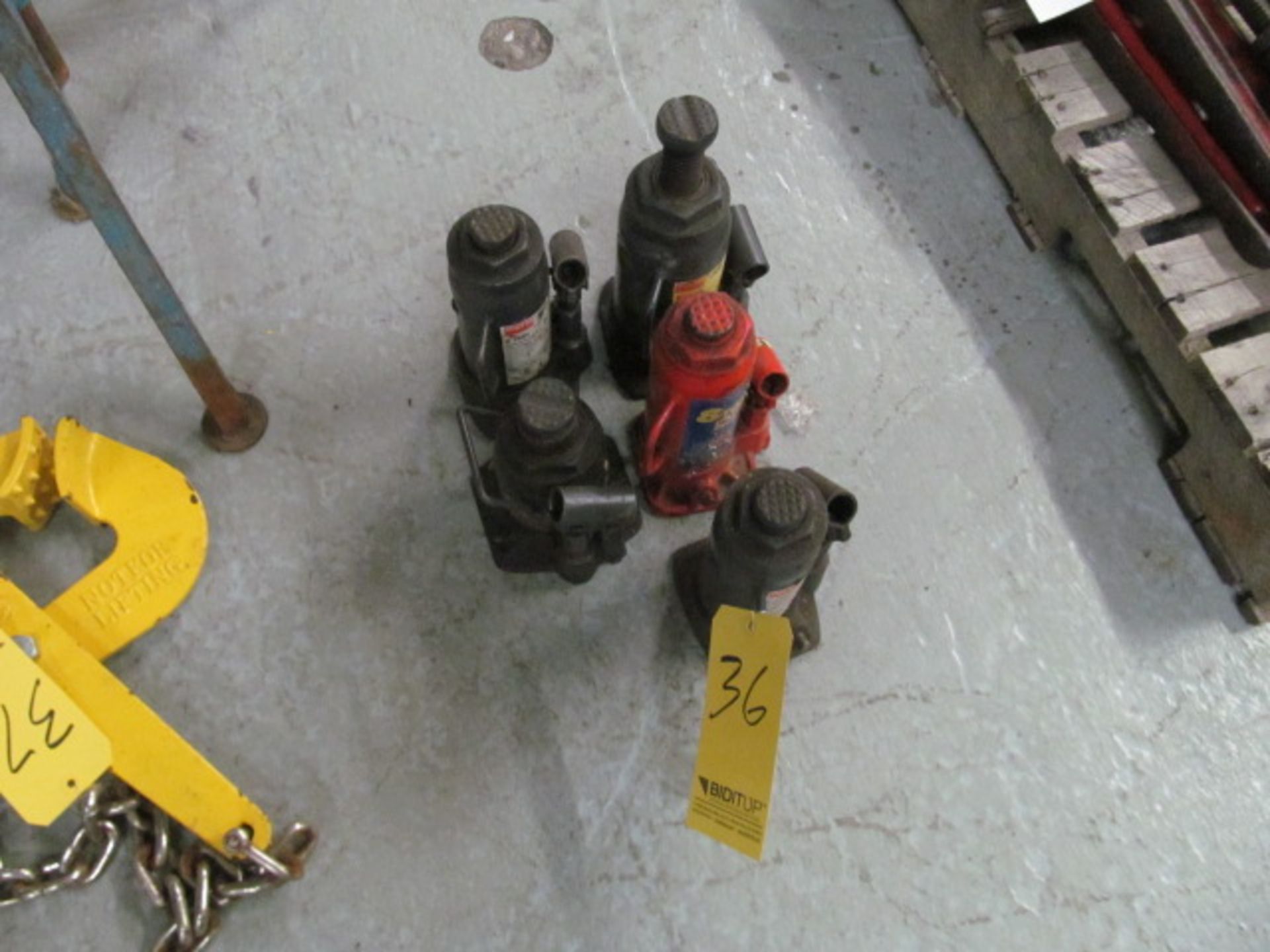 Hydraulic Jacks (Located At 140 Cortland Ave)