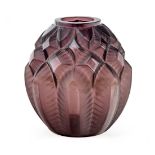 Vase French, around 1930, polished, matted, coloured glass, m: 22 cm Vase Französisch, um 1930,