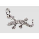 Gecko Anhänger Italienisch, 20. JH, Silber, 15 Stück Diamanten (cca: 0,15 ct, facettiert), 1,0 g (