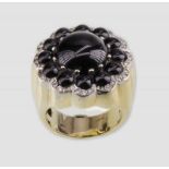 Ring Italienisch, 20. JH, 18 Karat Gold, Cabochon onyx, mit Brille-Dekorationen, etwas zerkratzt,