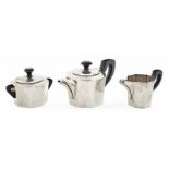 Kaffeekanne Set Italienisch, um 1930, 800er Silber, mit Ebenholzgriffen, eine mit vergoldeter Innen,