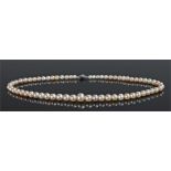 Pearl necklace with a row of graduated pearls, with a white metal pearl set clasp, 43cm long