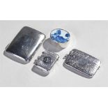 Mixed silver objects, to include a silver cigarette case, two silver vestas and a silver box with