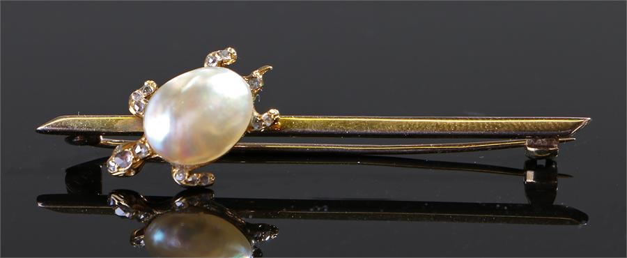 9 carat gold pearl and diamond set brooch, the turtle with a pearl back, diamond set feet, tail - Image 2 of 2