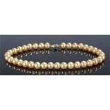 Pearl necklace, with a row of pearls, each pearl approximately 10mm diameter, with a 9 carat gold