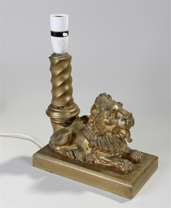 Early 20th gilt bronze table lamp, in the form of a lion, laying on a plinth base, 22cm long, 11.5cm