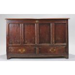 Early 18th Century oak mule chest, the long hinged rectangular top enclosing storage space, the