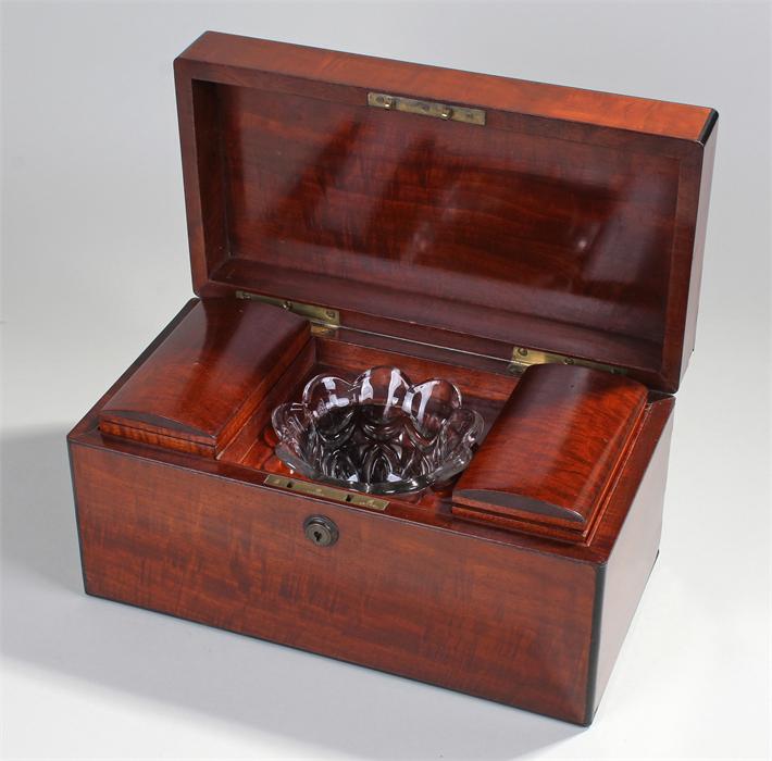 Victorian mahogany tea caddy. The rectangular top with brass shield inlaid with a Bramar lock, a - Image 4 of 4