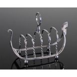 Novelty silver plated toast rack in the form of a Norwegian boat, the arched front and sail back,