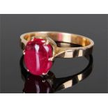 18 carat gold and simulated ruby set ring. The central simulated ruby with six claw mount, ring size