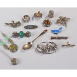 Silver jewellery to include Scottish brooches, Art Nouveau brooches, a necklace, thimble, spoon (