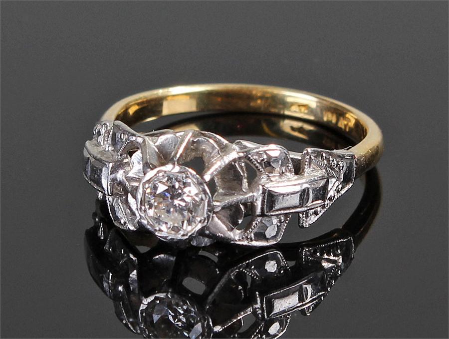 18 carat gold diamond set ring. The diamond at approximately 0.30 carat, mounted in platinum with