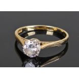 18 carat gold diamond solitaire ring, the diamond at approximately 0.9 carat, eight claw mount, ring