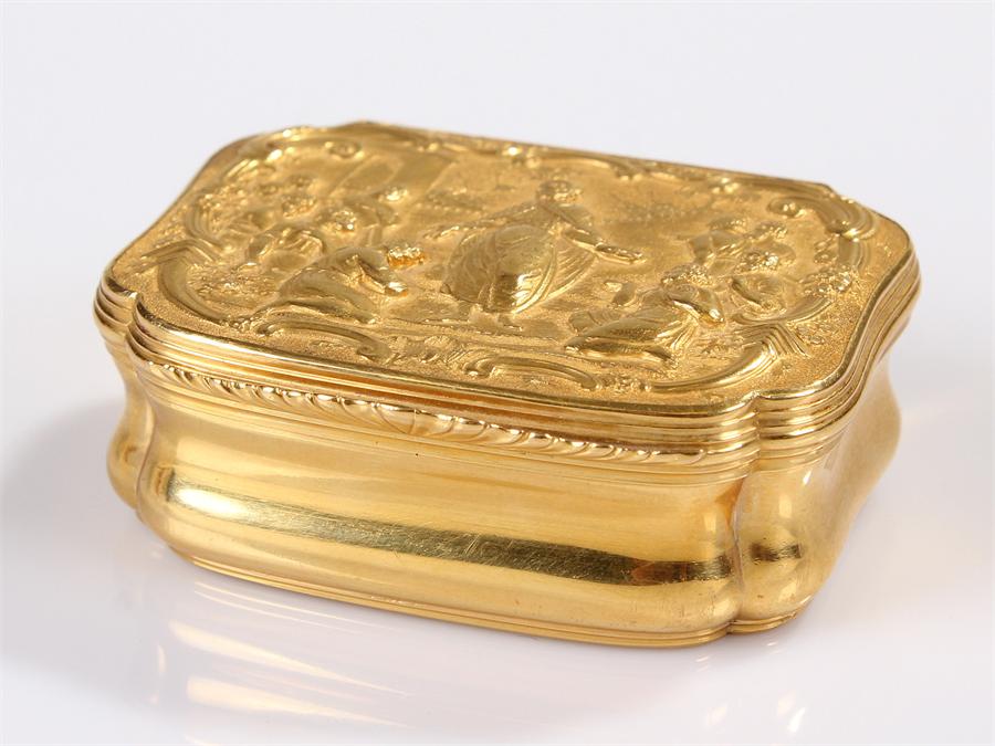 Beautiful 18th Century Dutch gold box, Amsterdam, maker Jean Saint (1698-1769), the box engraved and