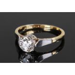 18 carat gold solitaire diamond ring. The diamond at approximately 1.1 carats, flanked by platinum