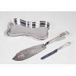 Silver plated wares, to include a fish slice and a tray, together with a silver handled knife, (3)