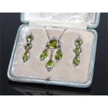 Impressive peridot and diamond jewellery set, the necklace set with four peridots each with diamonds