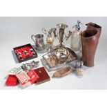 Mixed quantity to include Soda syphon from Greene King, cased box of six napkins rings,