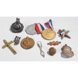 Mixed militaria, to include an ARP badge, bullet brooch, cap badge, etc, (qty)