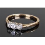 18 carat gold diamond ring, the ring set with three diamonds on a platinum head, ring size Q