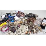 Mixed jewellery to include; bracelets, necklaces and rings etc (qty)