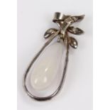 18 carat white gold diamond and jade pendant, with four diamonds to the flower head top, a drop