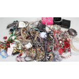 Mixed jewellery to include, necklaces, pendants, bangles etc (qty)
