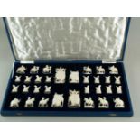 Schachspiel - um 1900, Figuren aus Elfenbein, Indien, Kolonialzeit, Figuren in Form von Elefanten