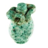 Jadeit-Snuffbottle - China,Steinschnitzerei im archaischen Stil,H.ca.6cm