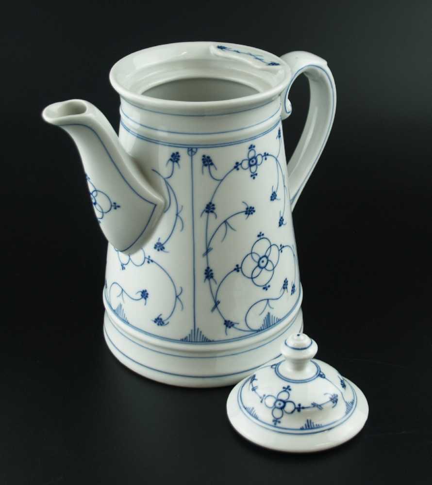 Kaffeekanne - Porzellan mit Blaudekor:Strohblume,H.ca.23,5cm Coffee pot - porcelain with blue - Image 2 of 3