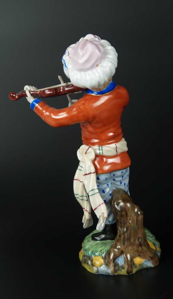 Musiker aus der Türkenkapelle - Hoechst blaue Radmarke, 20 Jh.,Violine,polychrom bemalt, rot/blaue - Image 2 of 4